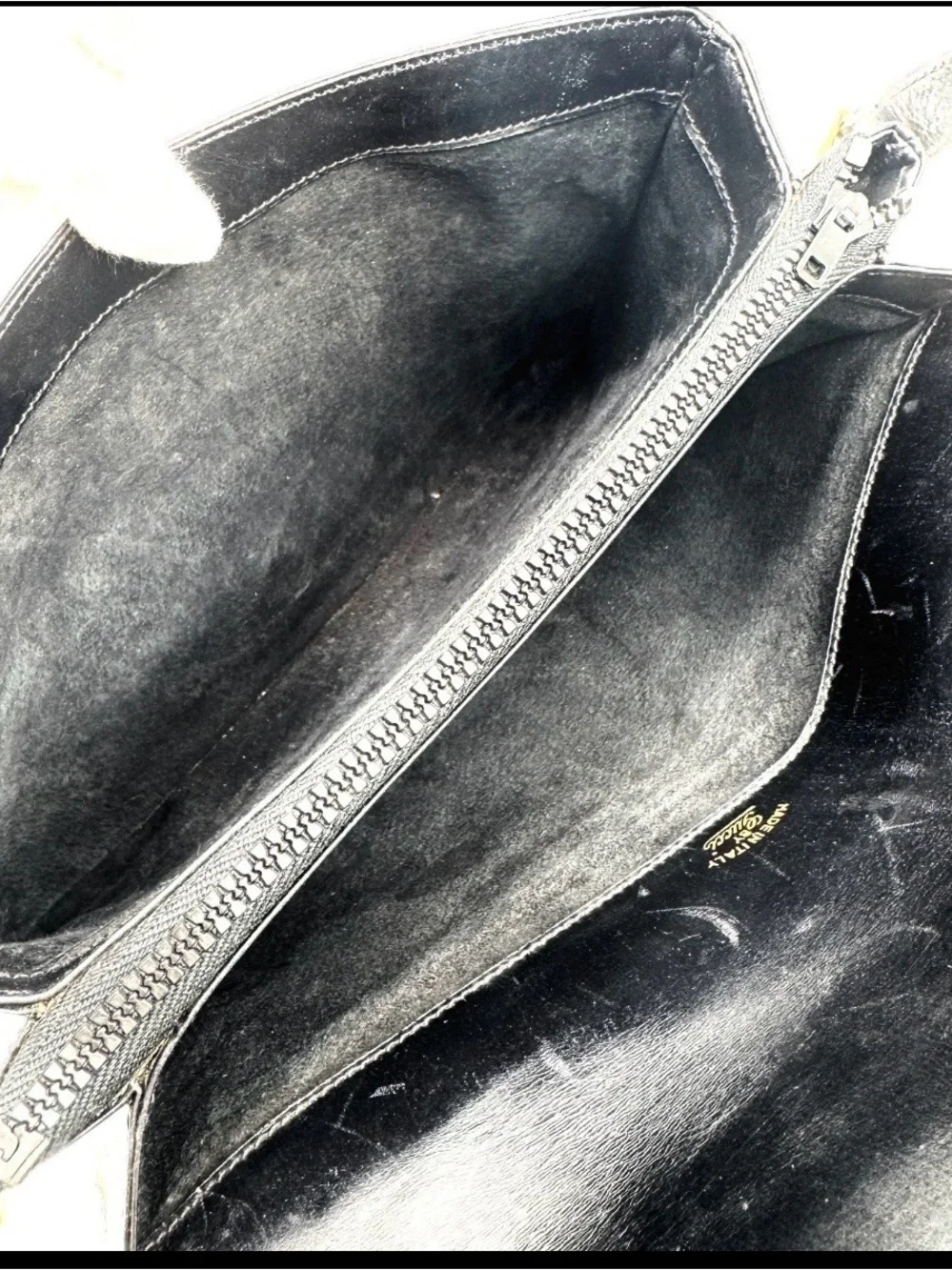 Gucci Black Leather Shoulder Bag with Gold Horsebit - Picture 9 of 16